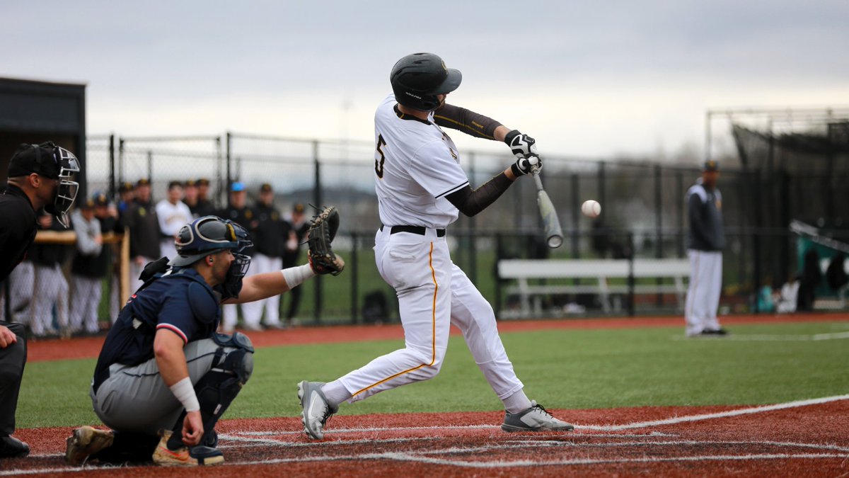 .<a href="/GustieBaseball/">Gustavus Baseball</a> belts five homers to sweep Macalester 9-6, 11-1

Recap: gogusties.com/news/2024/4/27…

#GoGusties | #d3baseball