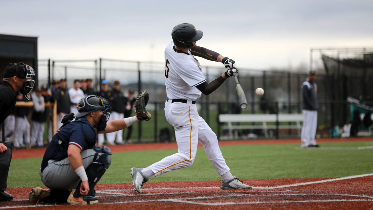 .@GustieBaseball belts five homers to sweep Macalester 9-6, 11-1

Recap: gogusties.com/news/2024/4/27…

#GoGusties | #d3baseball