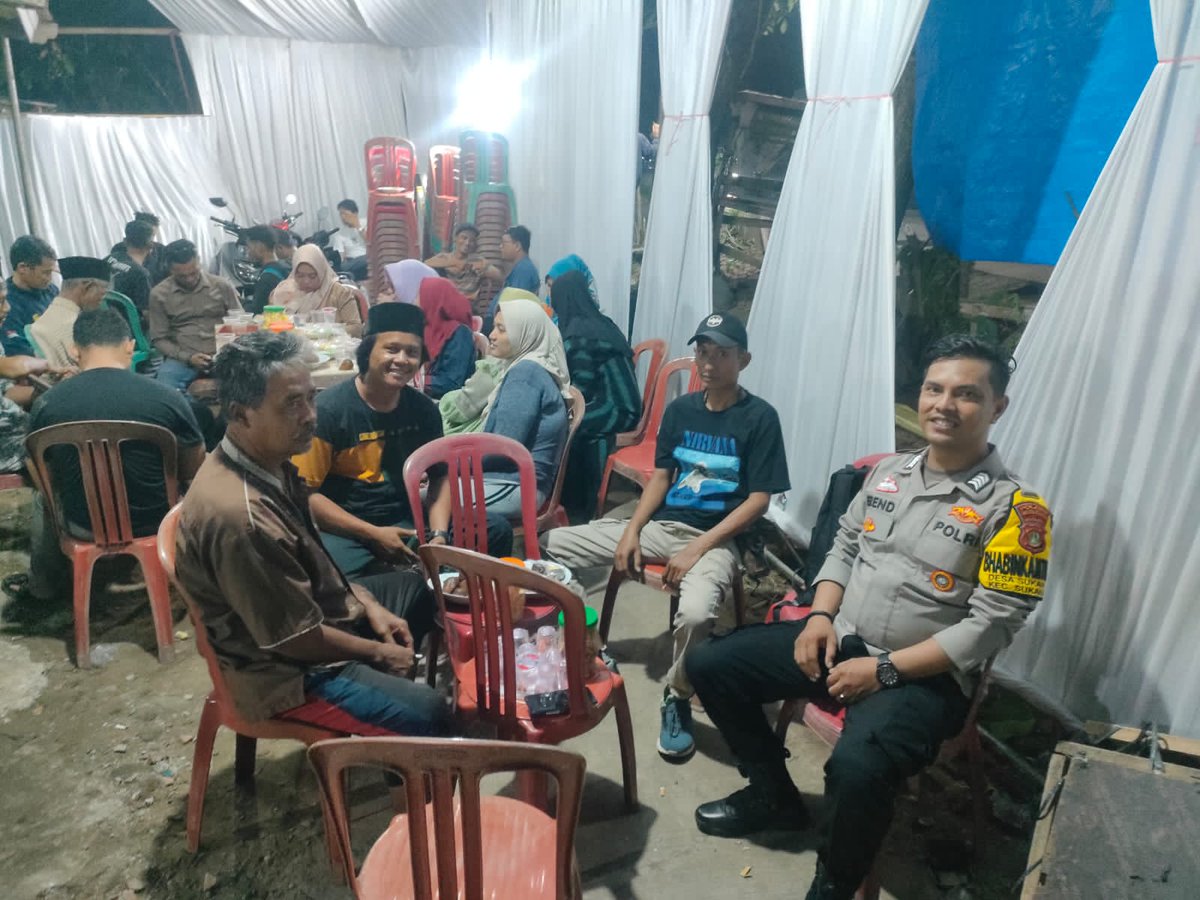 Monitoring Pesta Rakyat.

Bripka Erend Bhabinkamtibmas Ds.Sukaindah Memonitoring sekaligus Kunjungan ke tempat Bpk Dayat di kp Galian Bunut Desa Sukaindah kecamatan Sukakarya yg sedang merayakan Pernikahan Putra dan Putrinya.
Sabtu,27/04/2024.

Bripka Erend memberikan himbauan