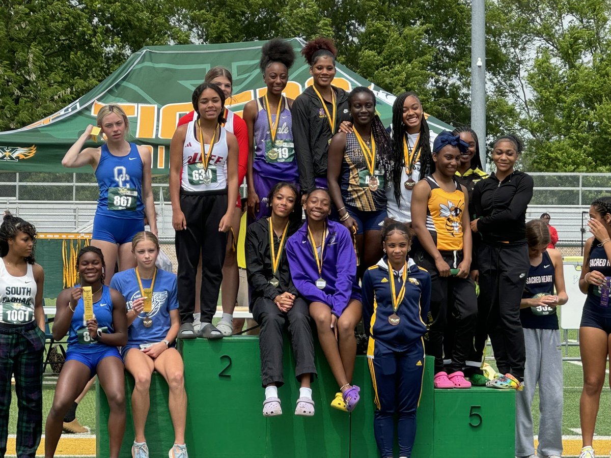 CONGRATS to the Girls 4x100 team for placing 1st place at Brother Borgia !!