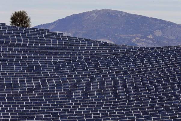 ブラジルでも太陽光パネル（メガソーラー発電）が環境問題になっています。
山を削り太陽光パネルを敷き詰めています。
森林による酸素量が減ってしまい、Co2量が減らない逆効果になっているそうです。