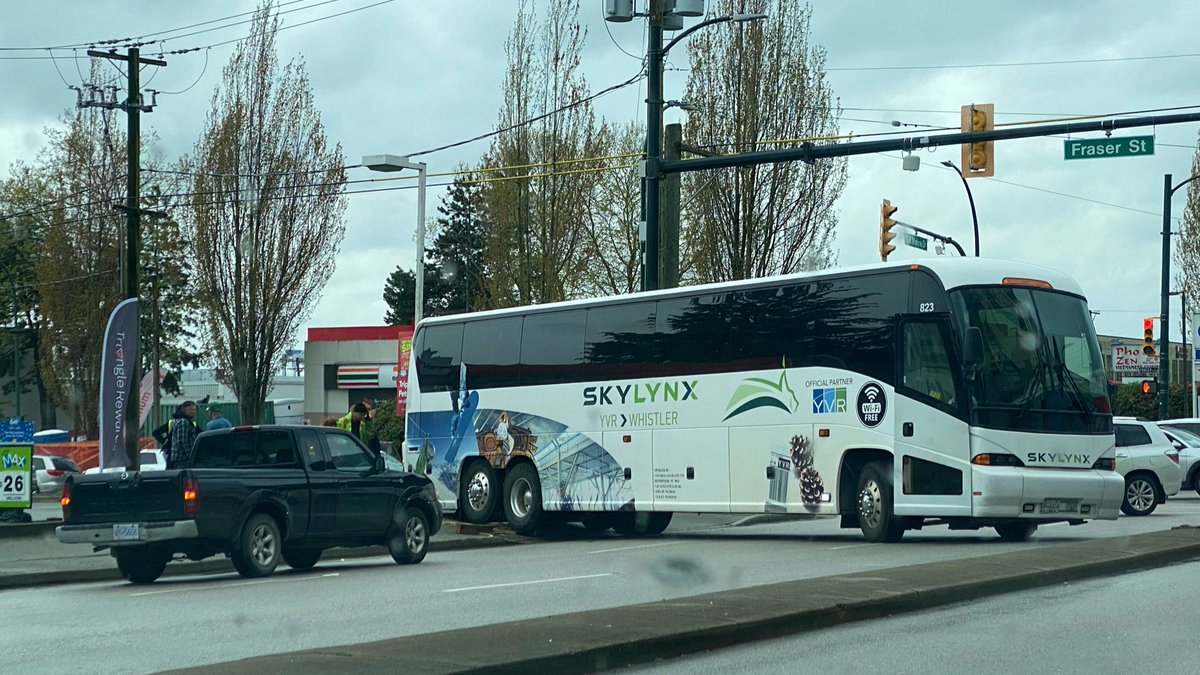 A bus is stuck, blocking the eastbound lanes of Marine Drive at Fraser in Vancouver. @CityNewsTraffic @CityNewsVAN @DriveBC