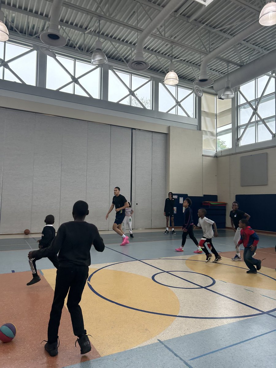 HDC alumnus and future @Georgetown basketball player @calebwill1ams came to run a basketball 🏀 clinic for our students! Thank you for spending time with our students and inspiring them!