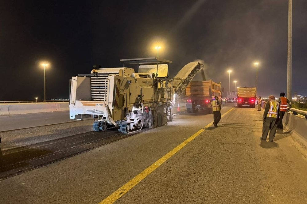 الطرق»: إصلاح فواصل جسور «الرابع»

٠بناء على تعليمات وزيرة الأشغال العامة وزيرة الدولة لشؤون البلدية، د. نورة المشعان، قامت الهيئة العامة للطرق والنقل البري بإصلاح فواصل التمديدات على الدائري الرابع بإشراف المدير العام للهيئة المهندس خالد العصيمي. وأكد المتحدث الرسمي لوزارة…