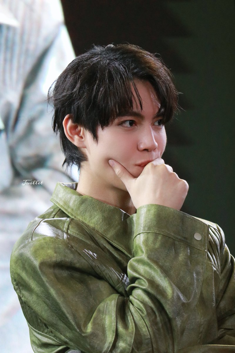Juillet_Quan's tweet photo. 🤔️1.0

#FirstKhaotung1stFMinRome
#Firstkanaphan #กองทัพของเฟิร์ส
#เฟิร์สข้าวตัง https://t.co/lCswI5MvAv