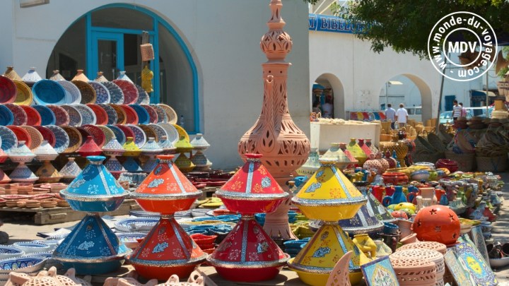 Découvrez la Tunisie, un trésor caché de la Méditerranée ! 🏝️ Embarquez-vous dans une aventure inoubliable vers des plages de rêve, des souks vibrants et des sites archéologiques fascinants. Plongez dans une culture riche, des paysages à couper le… monde-du-voyage.com/tunisie/