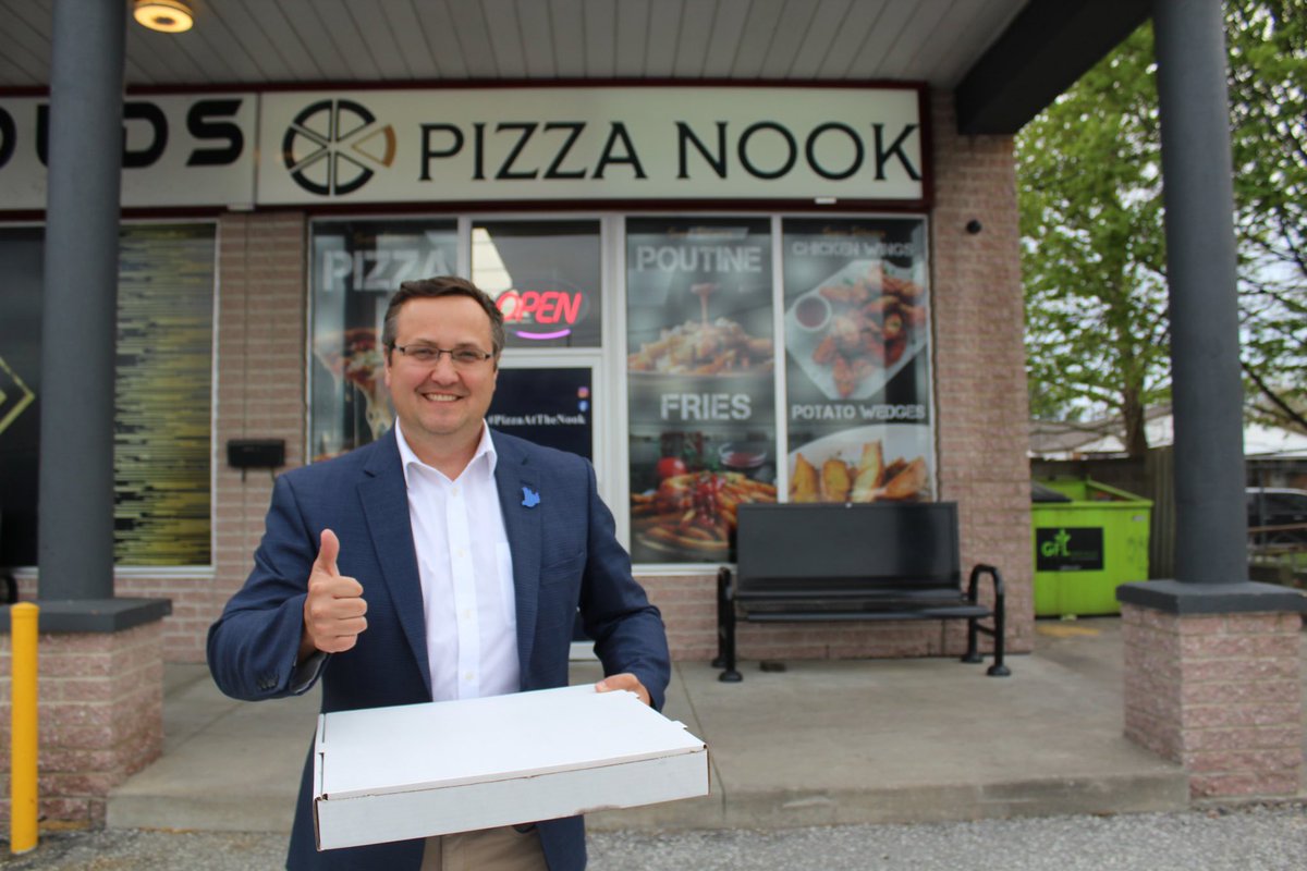 Be sure to check out the amazing selection of delicious pizzas at Pizza Nook, right here in #WindsorTecumseh 🍕