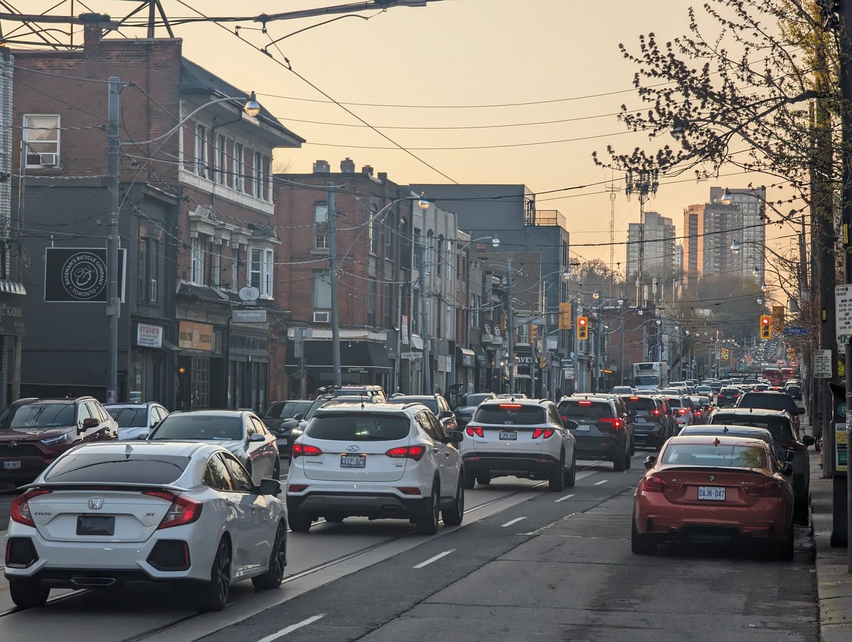 No bike lanes on Bathurst street and it's still bumper to bumper traffic. Bicycles and bike lanes don't cause traffic, personal vehicles *are* the traffic. #BikeTO