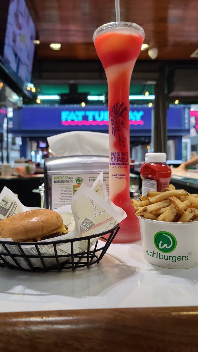 Lunch of champions!
#LasVegas #fattuesday #wahlburgers