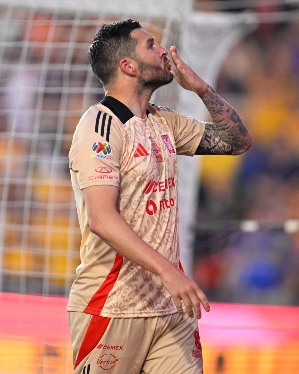 El único jugador (activo en LigaMx)
que ha rebasado los 300 goles en 
su carrera profesional… 

ANDRE PIERRE @10APG 

⚽️208 con 🇲🇽@TigresOficial 🔺
⚽️77 con 🇫🇷Ol. de Marsella 
⚽️42 con 🇫🇷Toulouse
⚽️11 con 🇫🇷Lorient
⚽️8 con 🇫🇷Pau (2ª) 
⚽️7 con 🇫🇷Francia 
⚽️4 con 🇫🇷Francia (Sub23)