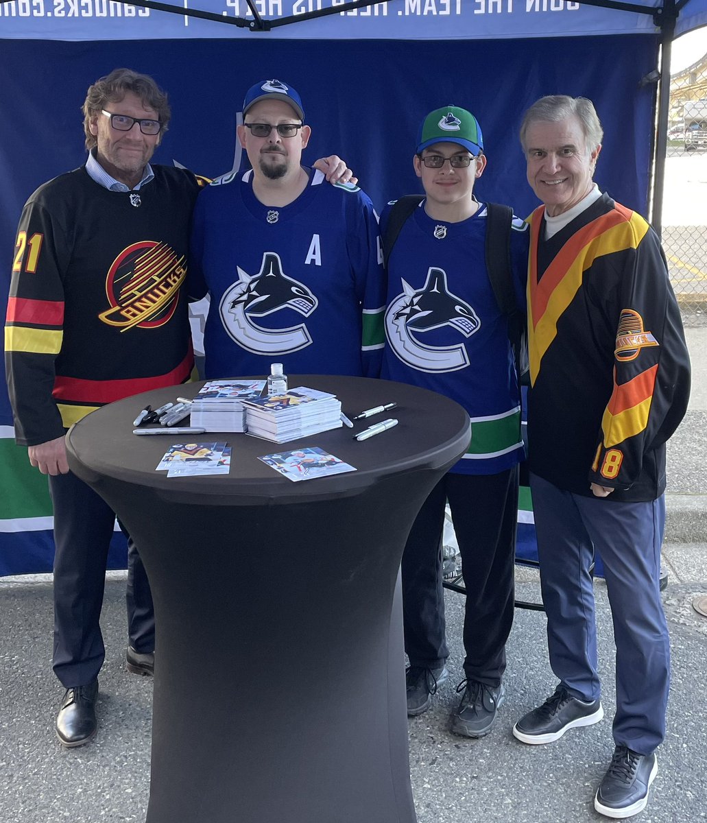 Flew in from Connecticut with my son to see #Canucks game 2 and while visiting Grouse Mtn we ran into @canucksalumni #GeoffCourtnall. Next day we saw him and @1kirkmclean at pre-game party and Geoff remembered us 👍😀. Very cool seeing Geoff, Kirk, Jyrki, AND Darcy. Thanks Guys!