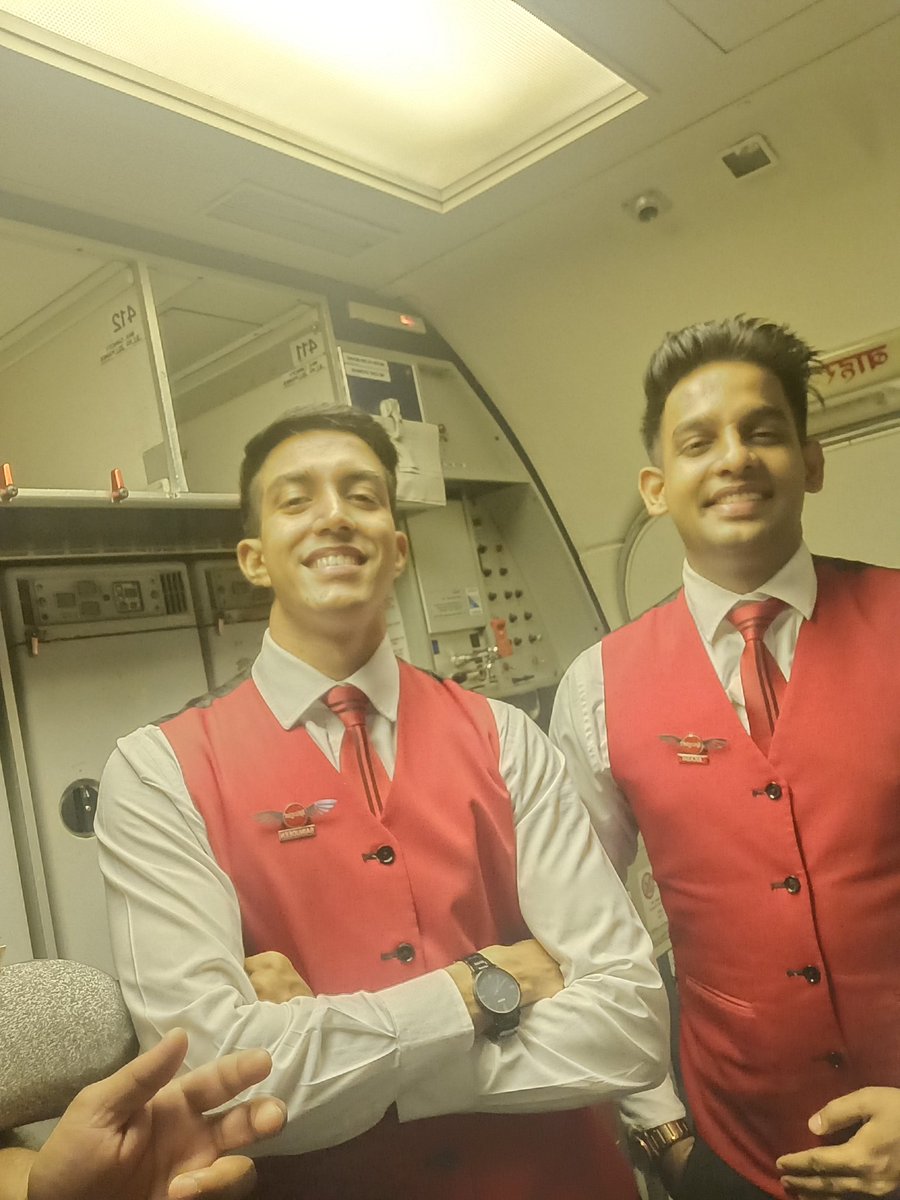 #SG53 @flyspicejet you guys are lucky to have Mr Akash and Mr sainuddin in your crew ...these are customer service champions... Loved their passion for the job and dedication towards passengers during the delay ordeal ... Loved the interactions and their commitment to this job