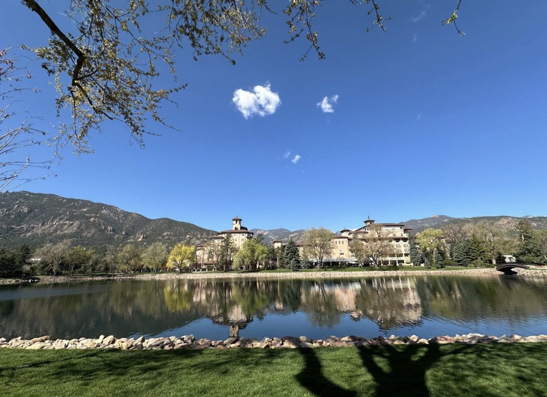 ArianaxHelene's tweet photo. Dear #coloradosprings,

You are absolutely beautiful 😍 https://t.co/QFLJQ0tt0G