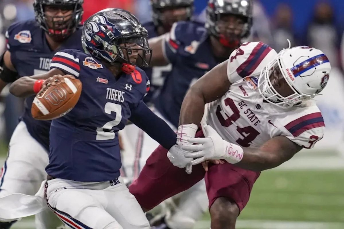 Jeblonski Green (South Carolina State; DL) is reportedly signing with the Indianapolis Colts as an UDFA