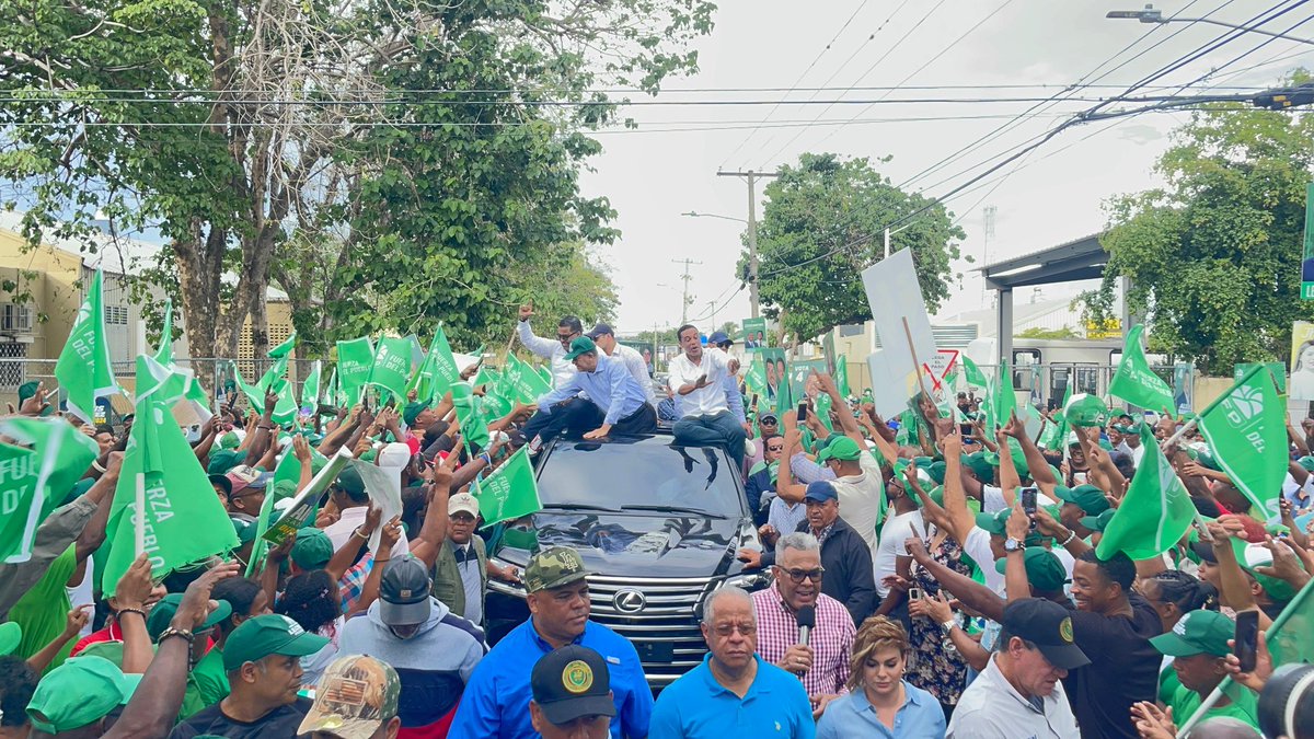 El partido de la Fuerza Del Pueblo, cierra en la tarde de hoy sábado, con una Gran marcha caravana, donde miles de seguidores salieron a apoyar a Leonel Fernández. #CaravanaFP #LeonelFernández #FuerzaDelPueblo #Vota3 #VolvamosPaLante