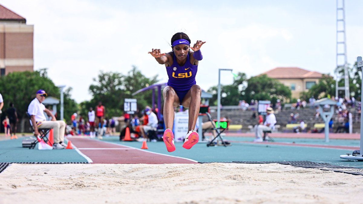 𝐖𝐨𝐦𝐞𝐧'𝐬 𝐓𝐫𝐢𝐩𝐥𝐞 𝐉𝐮𝐦𝐩 Morgan Smalls reached a new PR and No. 10 mark in LSU performance-list history of 13.17 meters (43' 2.5') to finish 1st among collegiate athletes and 3rd overall! 🥳 #GeauxTigers | 📊 lsul.su/lsuinviteLR24