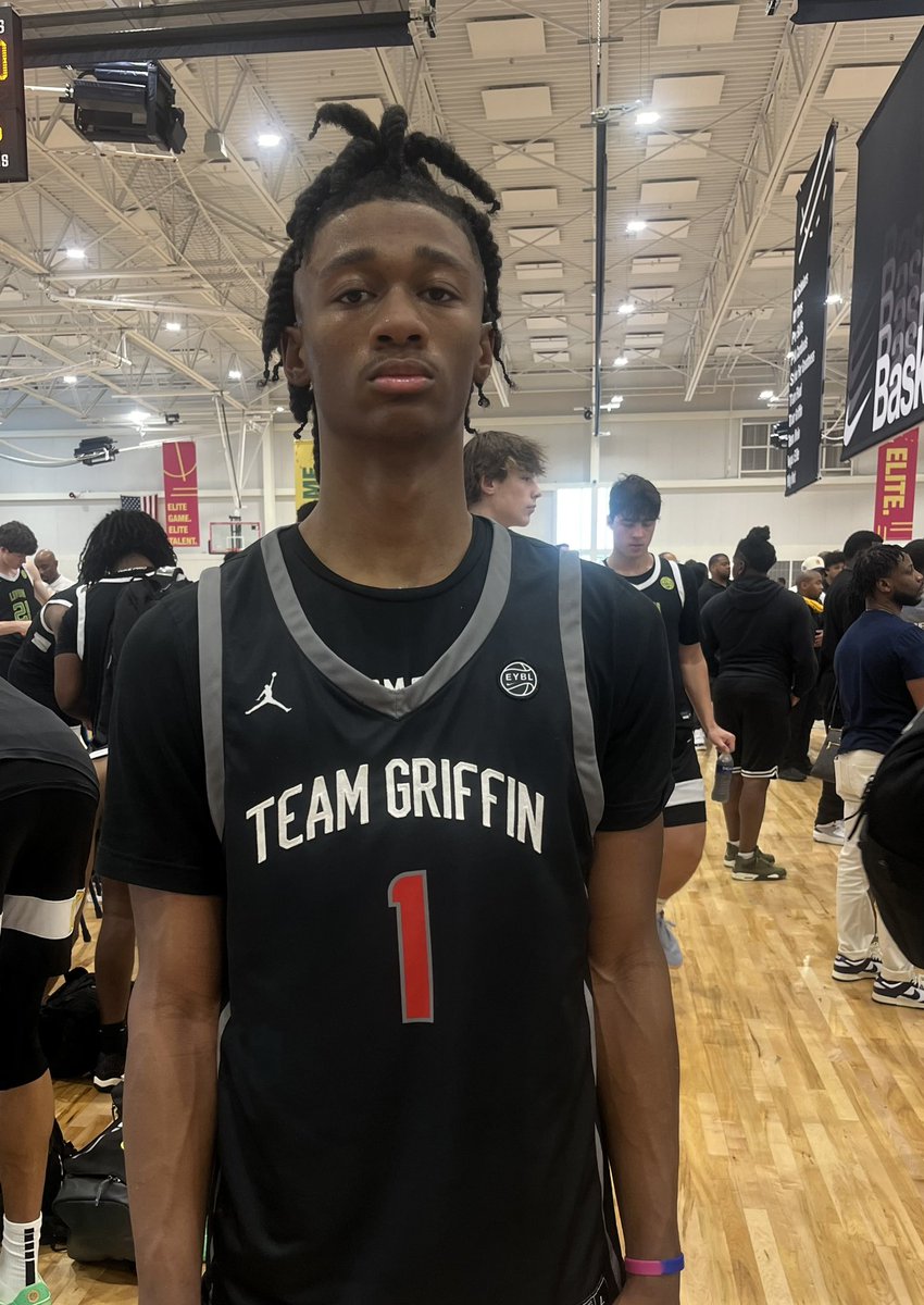 EYBL Session 1 📝’s: Team Griffin’s Courtland Muldrew did an excellent job playing in space and attacking seams, allowing him to convert on finishes, dump-offs, and spray-outs. He also consistently fought over BSs to stay in front defensively; a testament to his competitiveness.