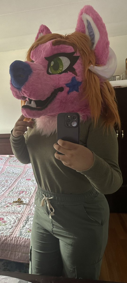 Hellooooooo

Decided to just share a few pics here just cuz. I'm barely active on here when it comes to posting but eh yeah.. 

#furry #fursona #fursuit #fursuiter #fursuiting #retrievercrafts
