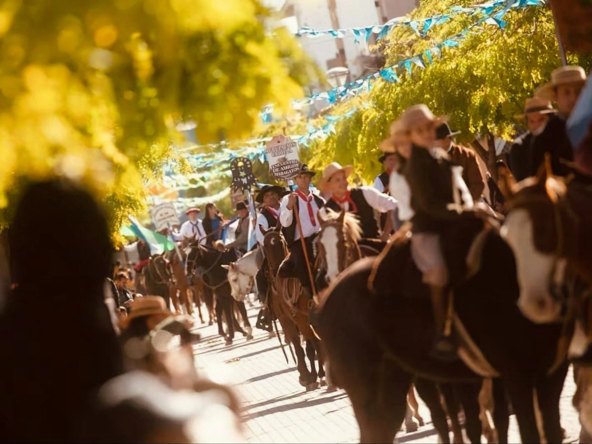 pedropesatti's tweet image. Acompañé al intendente de Viedma @mmcastrook en la celebración del aniversario 245 de la capital provincial con todo el amor que siento por el lugar donde mis raíces se pierden a lo largo de varias generaciones en lo más profundo del suelo rionegrino. ¡Viva Viedma! ¡Viva Río…