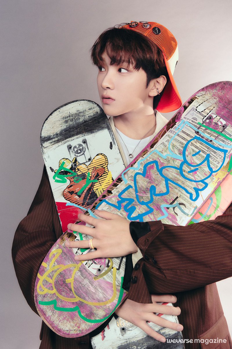 anyone else notice tht the skateboards have «boynextdoor» written on them hehe so cute