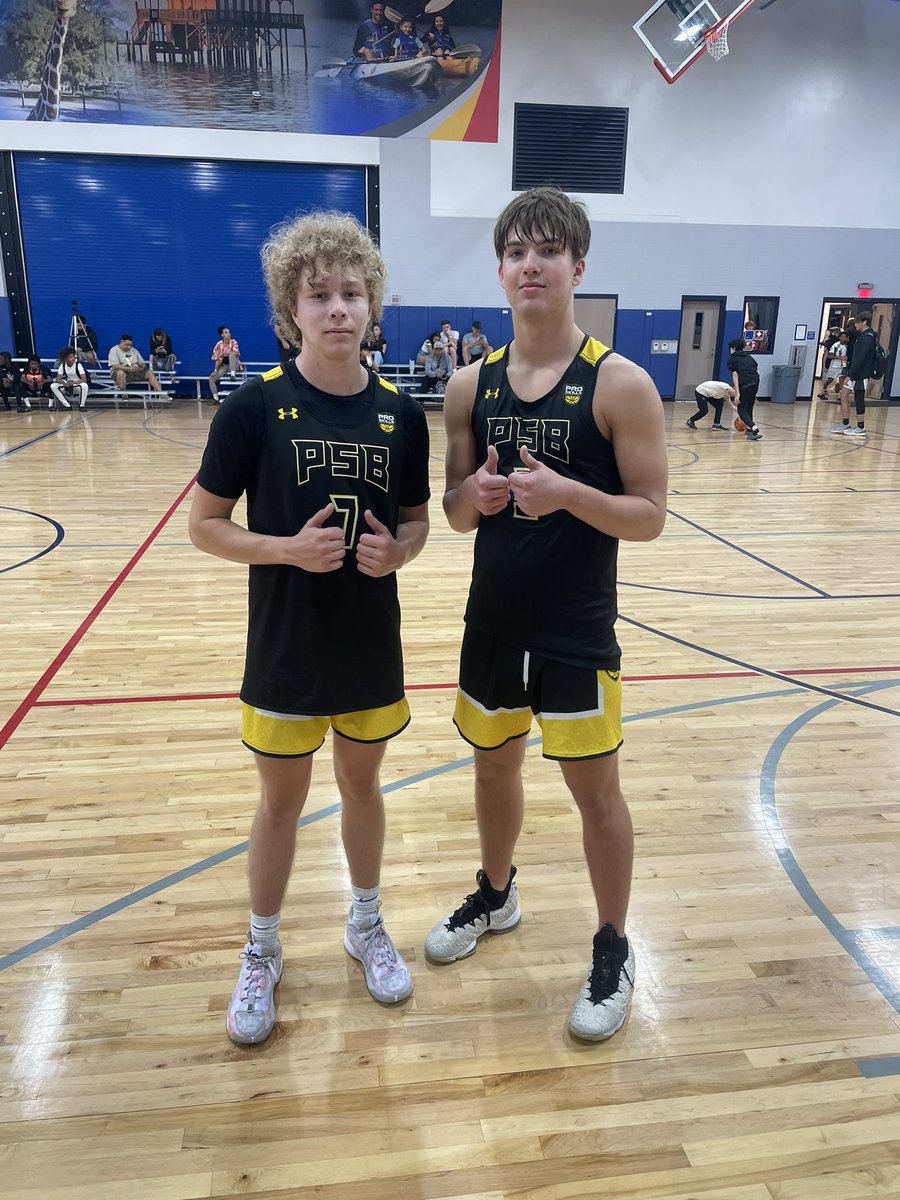 An impressive outing for this @PSBTampaBay duo as they combined for 29pts!! 

@AydenHewitt 2025’ - 15pts (5 threes)

@AirJayce 2025’ - 14pts 

@USAmateurBBall @RAWE_RECRUITS