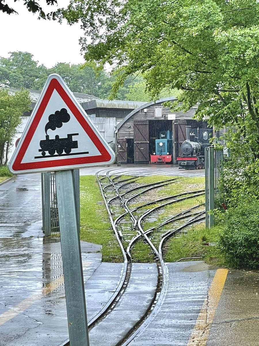 Pour les ferrovipathes d’Ile de France, un très beau parc à découvrir avec son propre réseau ferroviaire <a href="/cfchanteraines/">Chemin de Fer des Chanteraines</a> 🚂🌱
#Rail #Traction #Parcdeschanteraines