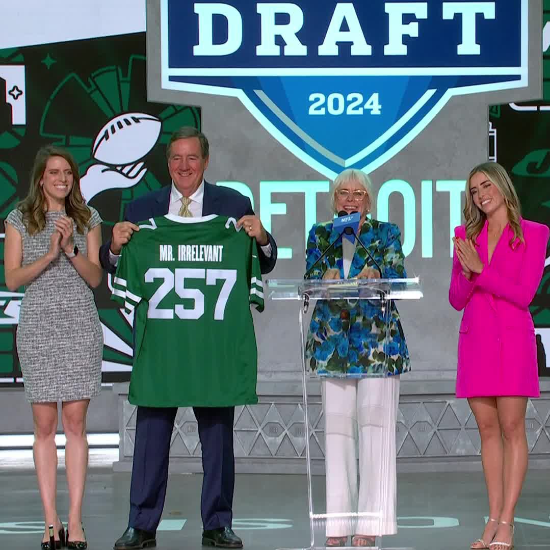 ESPNmx's tweet photo. Con ustedes... MR. IRRELEVANT 😎
Jaylen Key fue elegido con el pick 257 del Draft de la NFL 2024.
#DraftxESPN 🏈 https://t.co/9kuwwpRiMK https://t.co/5ppHmoP5Xr