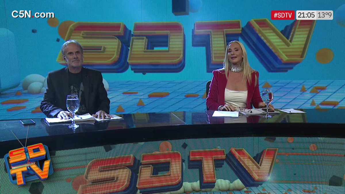 C5N's tweet photo. 🔥 AHORA | Ya empezó #SDTV con @carlitacz y @HamiltonLibros 

📲 Hasta las 23 hs. por @C5N y en https://t.co/9fxDe5JViU https://t.co/30rVNcHUg9