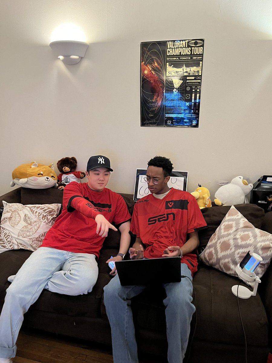 chat we goin STUPID for this one...

JOIN UP BC ITS ONLY DOWNHILL FROM HERE 

twitch.tv/esportsatcorne…