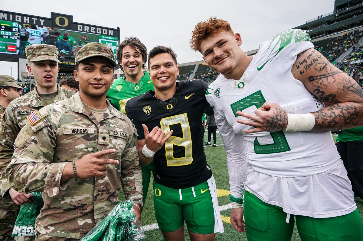 johncanzanobft's tweet photo. 📸Photo Gallery from Oregon #GoDucks spring game is worth your time: https://t.co/wfwkhrhoVG

(Photos: @smorones) https://t.co/qzYrYmZtZu