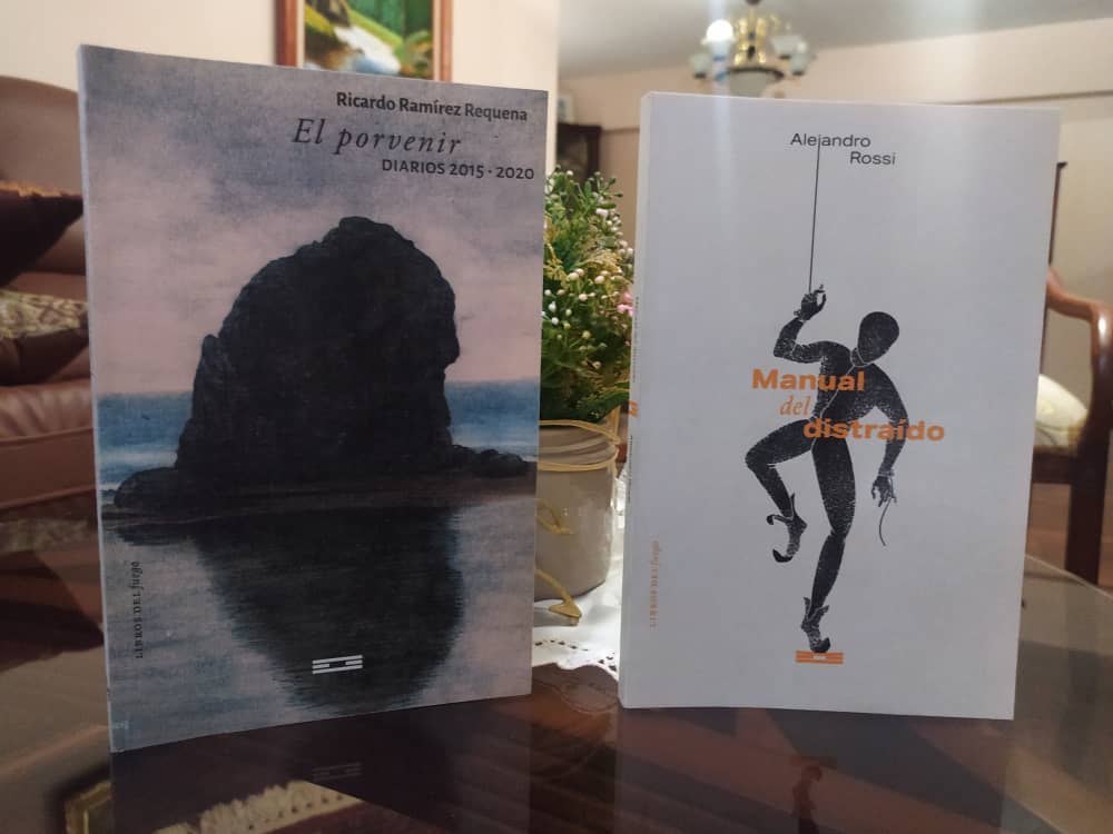 Las nuevas adquisiciones del día en el @librosrosasfest. -El porvenir, del profe @maqroll30 🔥 -Manual del distraído, de Alejandro Rossi. Ambos títulos editados por @LibrosdelFuego @estonoesaqui.