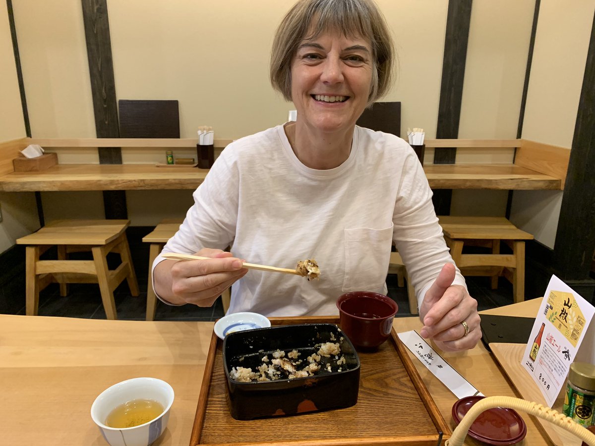 美味しい日本料理の中では鰻重は大好きです。本宮町でこの鰻屋さんを見つけて美味しい鰻をいただきました。山椒を振りかけてうんとうまかった❣️