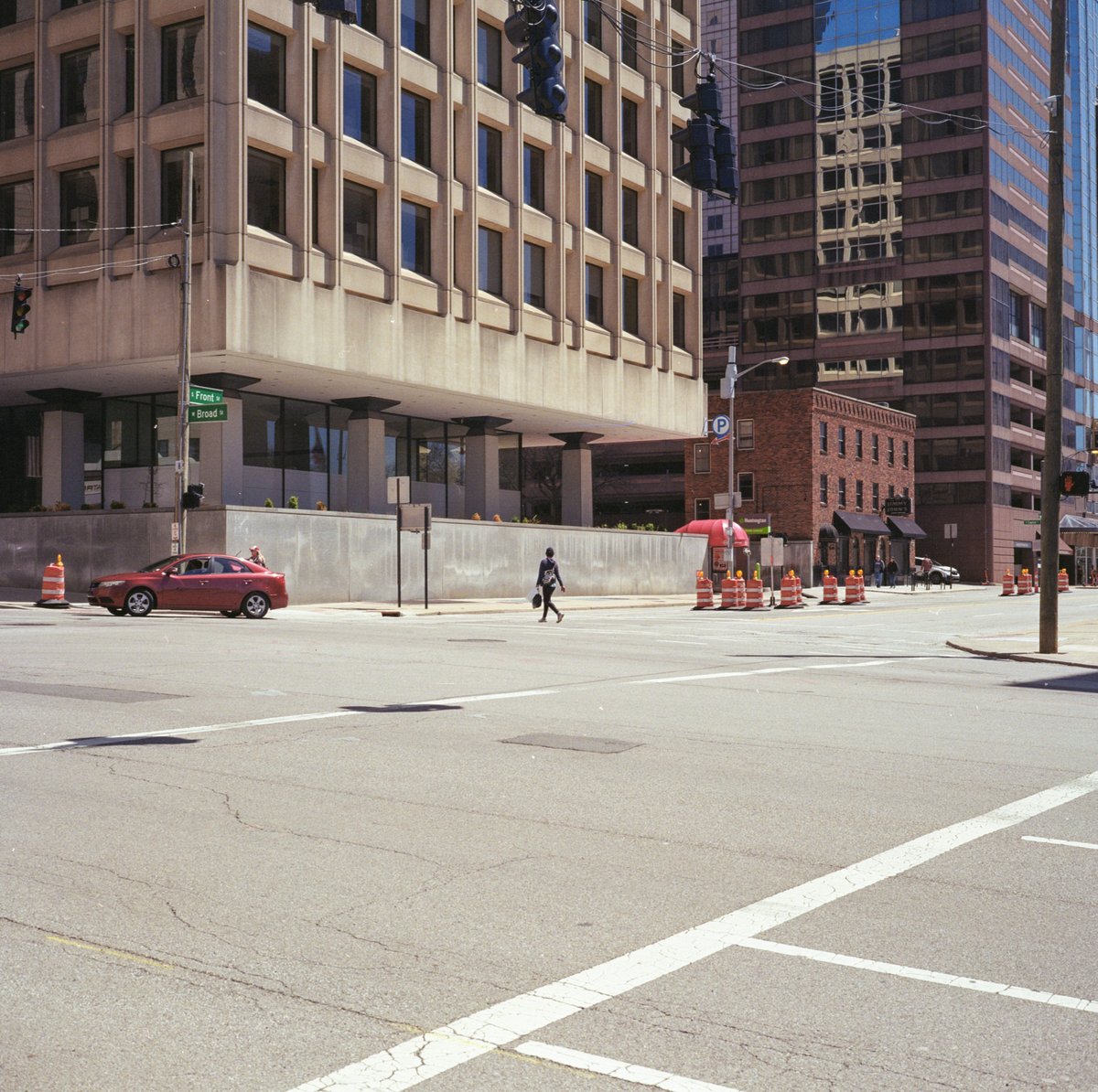 Columbus Streets - Mamiya 6 with @KodakProFilmBiz Kodak Gold 200 developed with @CineStillFilm C-41. Shot during the @the_darkroom & @FilmPodcast photowalk in Columbus, OH #filmphotography #streetphotography