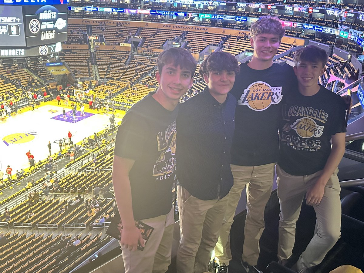 When you have to choose between your prom and Cali…. you make the most memories possible 💕 love this group! Be safe at prom tonight!