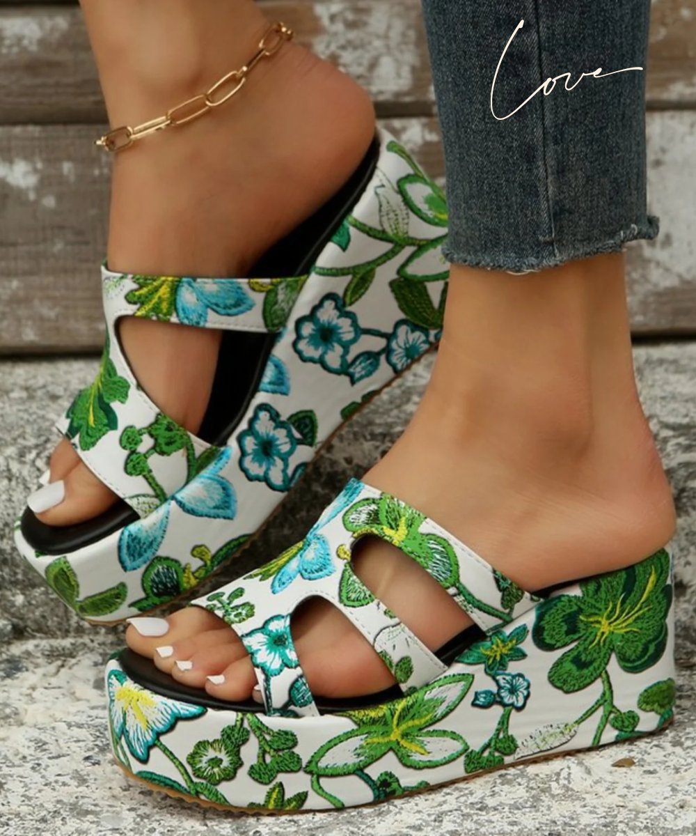 Step into summer with style in our adorable must-have floral sandals! LOVE these Cutout Floral Peep Toe Sandals Get em thelandingworld.com/products/cutou…

* Use code ALOHA15 and get 15% OFF

#thelandingworld #beach #beachwear #supercute #tropical #resortwear #summer #Miami #florida