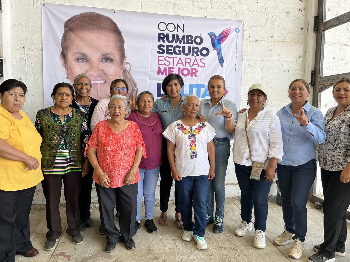 Este sábado por la mañana, me reuní con la próxima presidenta de San Pedro Cholula @RoxanaLunaP , y un grupo de habitantes de San Matías Cocoyotla, entre ellos mujeres artesanas del taller de ‘Talavera Anantoli’, lo cual me llena de orgullo poder contar con su amistad.