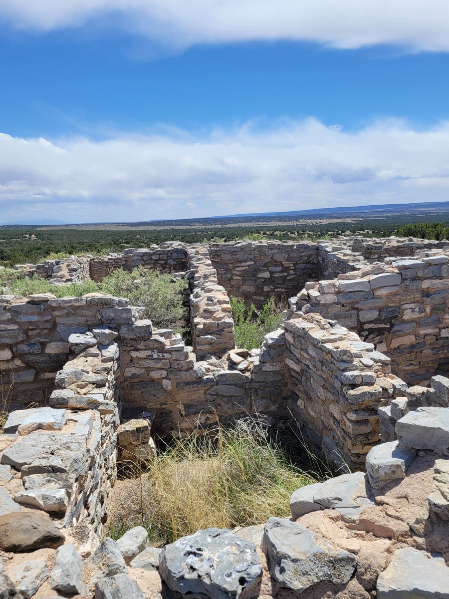 Went over to Gran Quivira. It's about 15 miles from Abo & the geology is totally different. Abo is sandstone & Quivira is limestone. Go figure. The Spaniards called GQ Las Humanas. It was a large city with multiple pueblos, and kivas.