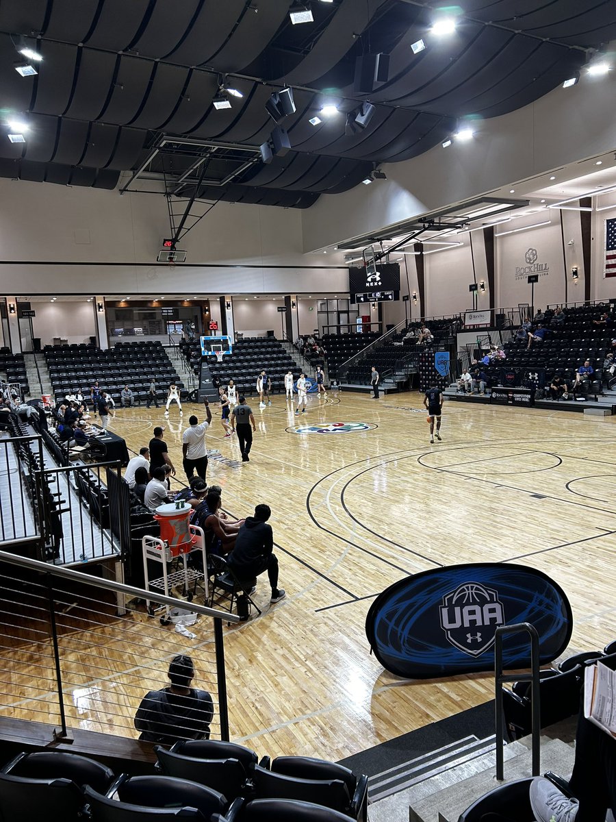 Little @UANextBHoops nightcap between @Texasimpact413 and @wceua. 2025 PG King Grace of Texas Impact has been a name buzzing throughout the gym for what he’s done thus far this weekend.