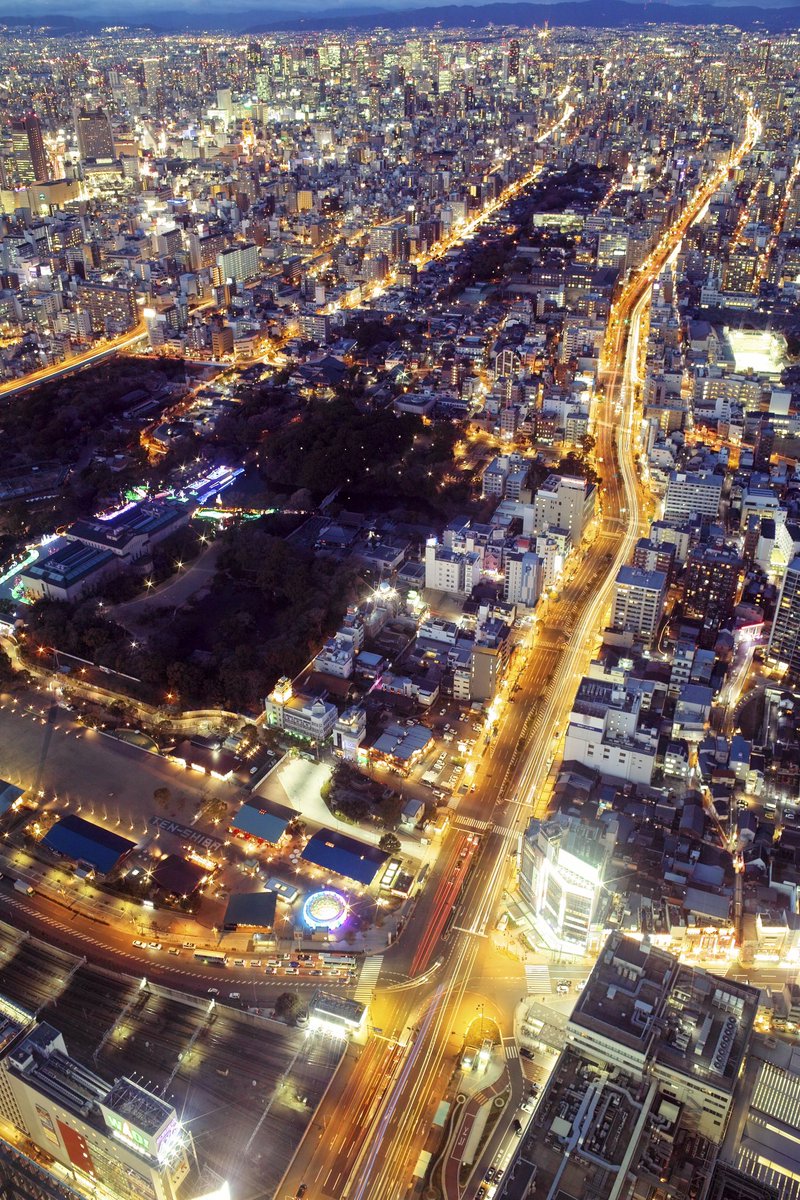 こちらの夜景の、場所が分かる方は、はたして、いらっしゃるのでございましょうか。