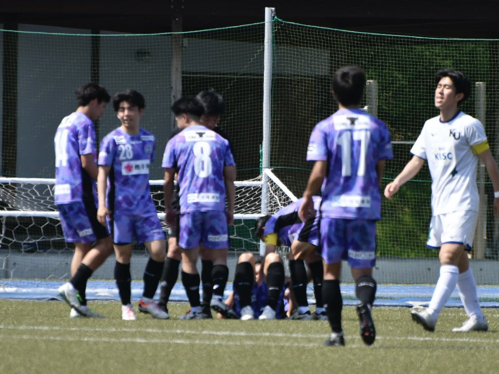 前半終了。 エブリサ藤沢ユナイテッド 2-0 神奈川大学SC。 矢野選手と神大キラー友澤選手のゴールで２点リード。 前回対戦の二の舞にならないように後半も気を引き締めて！ #エブリサ藤沢ユナイテッド #EFU #コミュサカ #神奈川県社会人サッカー #神奈川県社会人サッカーリーグ #藤沢 #football