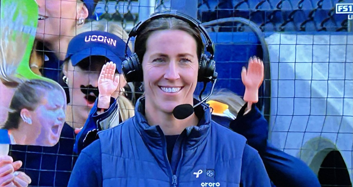 Can the @UConnWBB and @UConnHuskies admins mentor the softball admin? 😬 This team has a ton of personality and the social doesn’t reflect it.