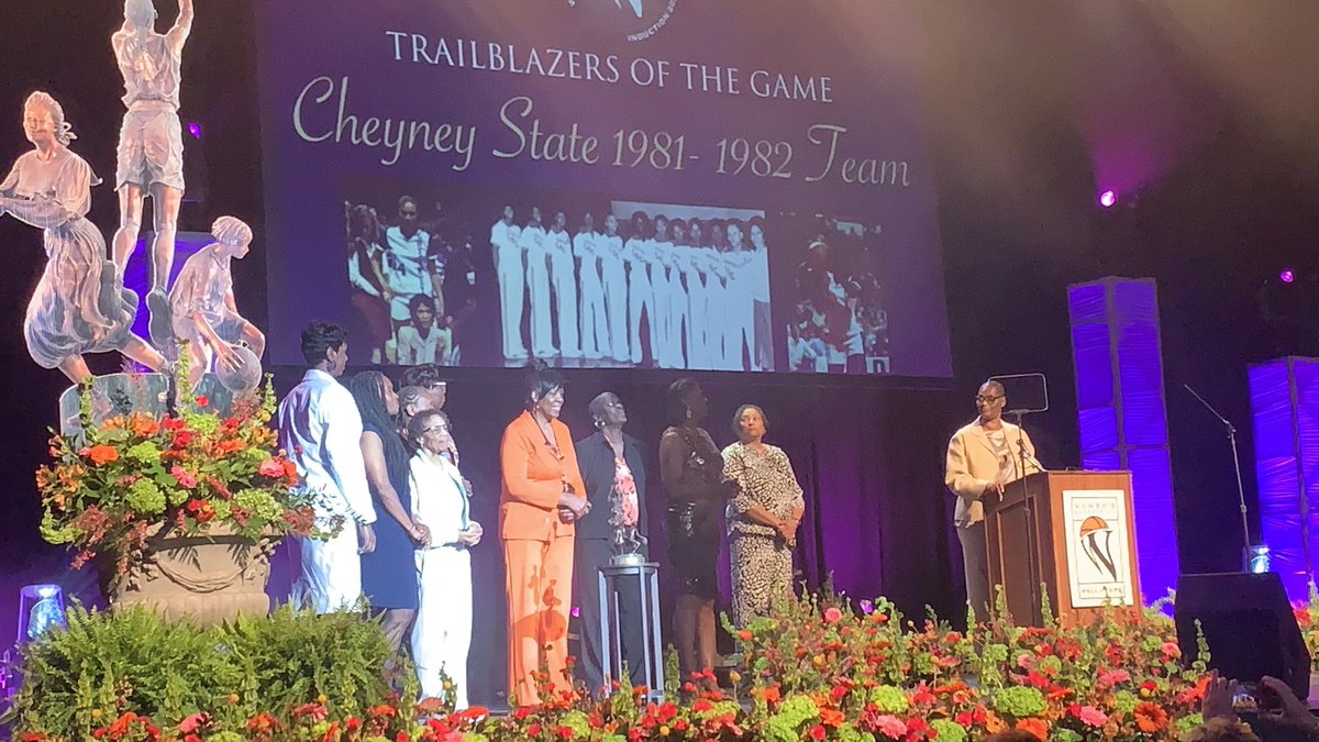 The 1981-82 @CheyneyUniv WBB team was recognized as Trailblazers of the Game by the @WBHOF and the incredible Valerie Walker gave the acceptance speech on their behalf. They were the first and still only HBCU to advance to an NCAA Championship! Incredible team! @IfNotForThem