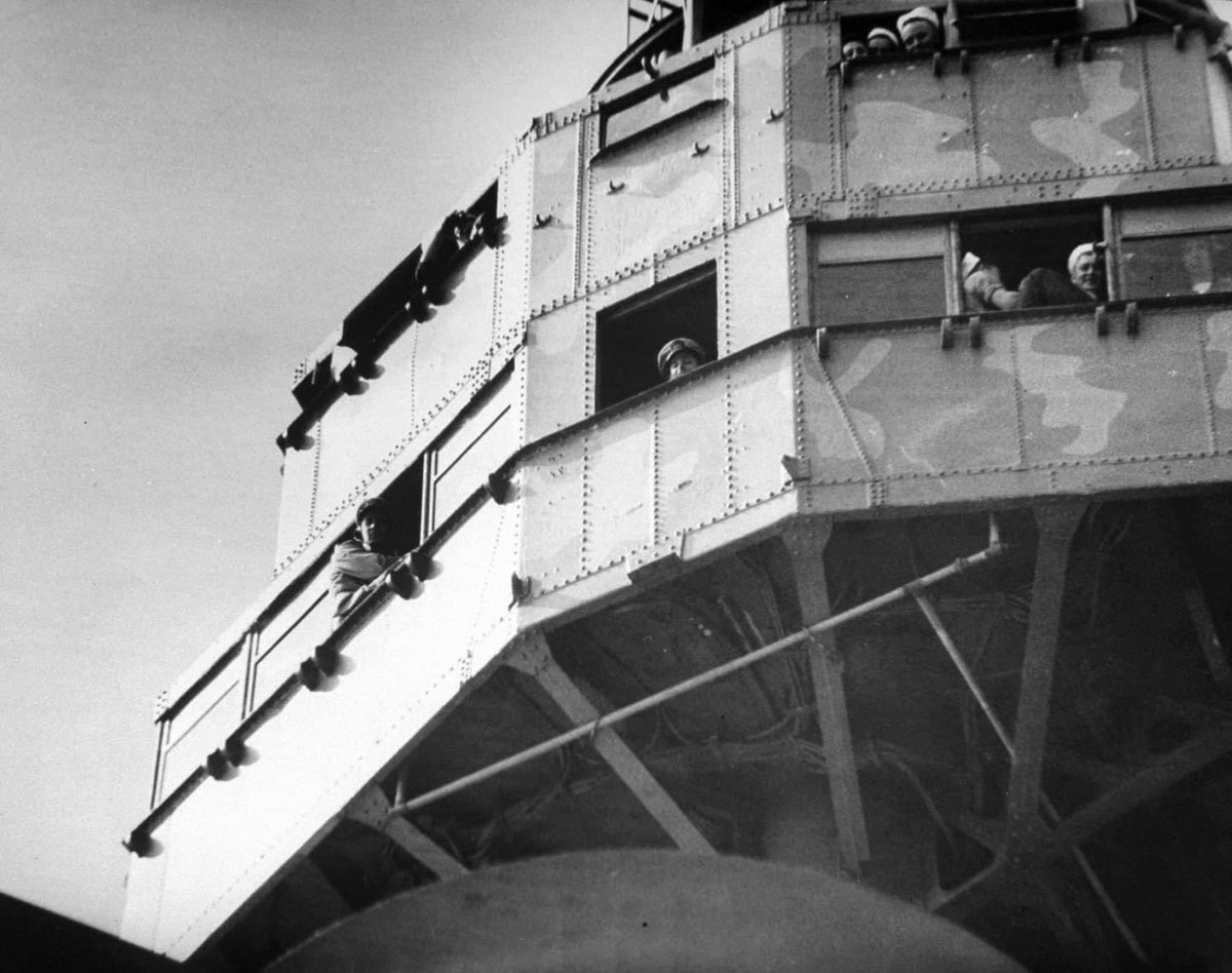 Rich_Ships's tweet photo. Sailors in the foretop on USS Texas (BB 35) during North Atlantic convoy escort duty in early 1942
LIFE Magazine - Frank Scherschel
#BB35 #USSTexas https://t.co/AV6cBETQi1