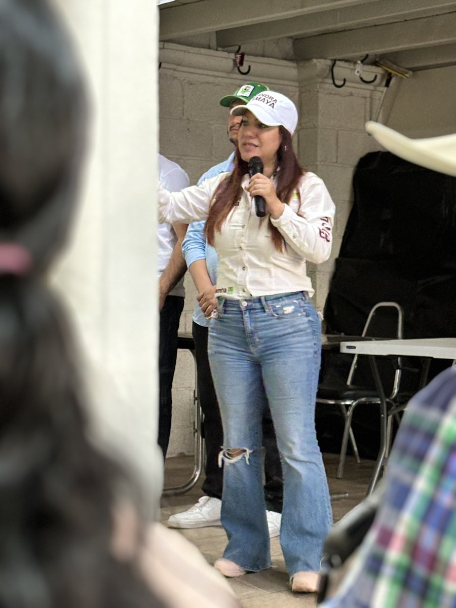 SoyMaestra's tweet photo. Mi shiquita @Sandra12Amaya en acción 👌🏽🍀🙏🏼 #Distrito08 #SigamosAvanzando https://t.co/vcm70KiCyP