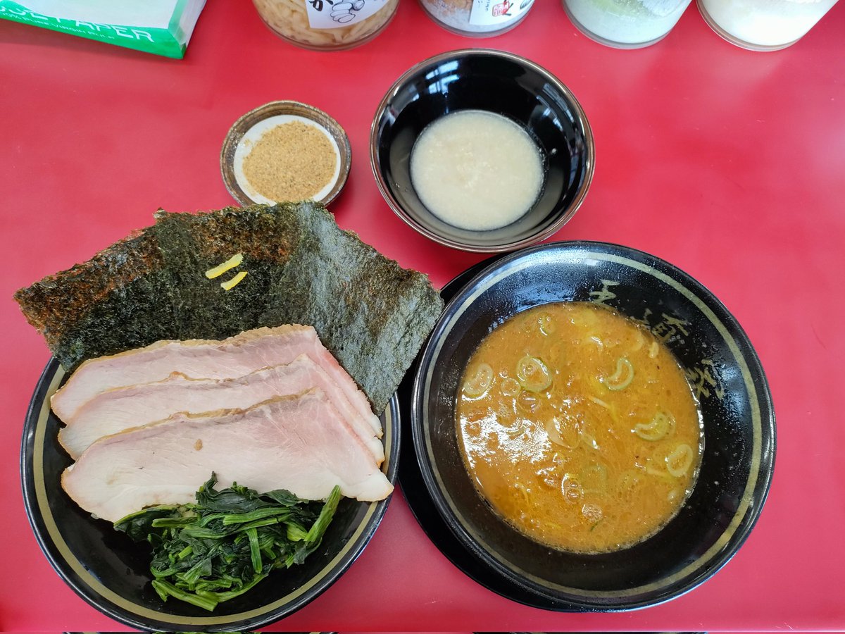 おはようございます☀ 今日はいい天気ですねぇ😁😁❣️ 気分は夏ですね🎐暑いからつけ麺も良いですね😍😍😍 今日は日曜日✨閉店は22時となりますので、お気をつけくださいね⚠ 皆様のご来店、心よりお待ちしておりますね😋🍜❣️