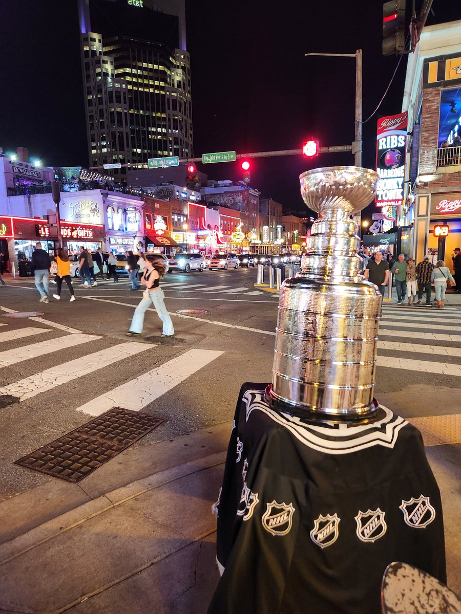 Hanging out on Broadway!
Not that broadway, the broadway in Nashville #stanleycup @nhl
@HockeyHallFame