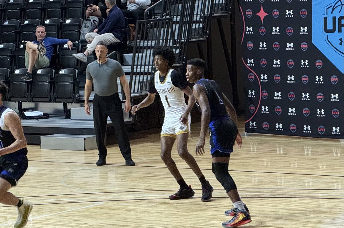 High level backcourt match-up to end the day here in Rock Hill. Mazi Mosley & West Coast Elite v King Grace & Texas Impact 4:13. First UAA Recap: 247sports.com/college/basket…