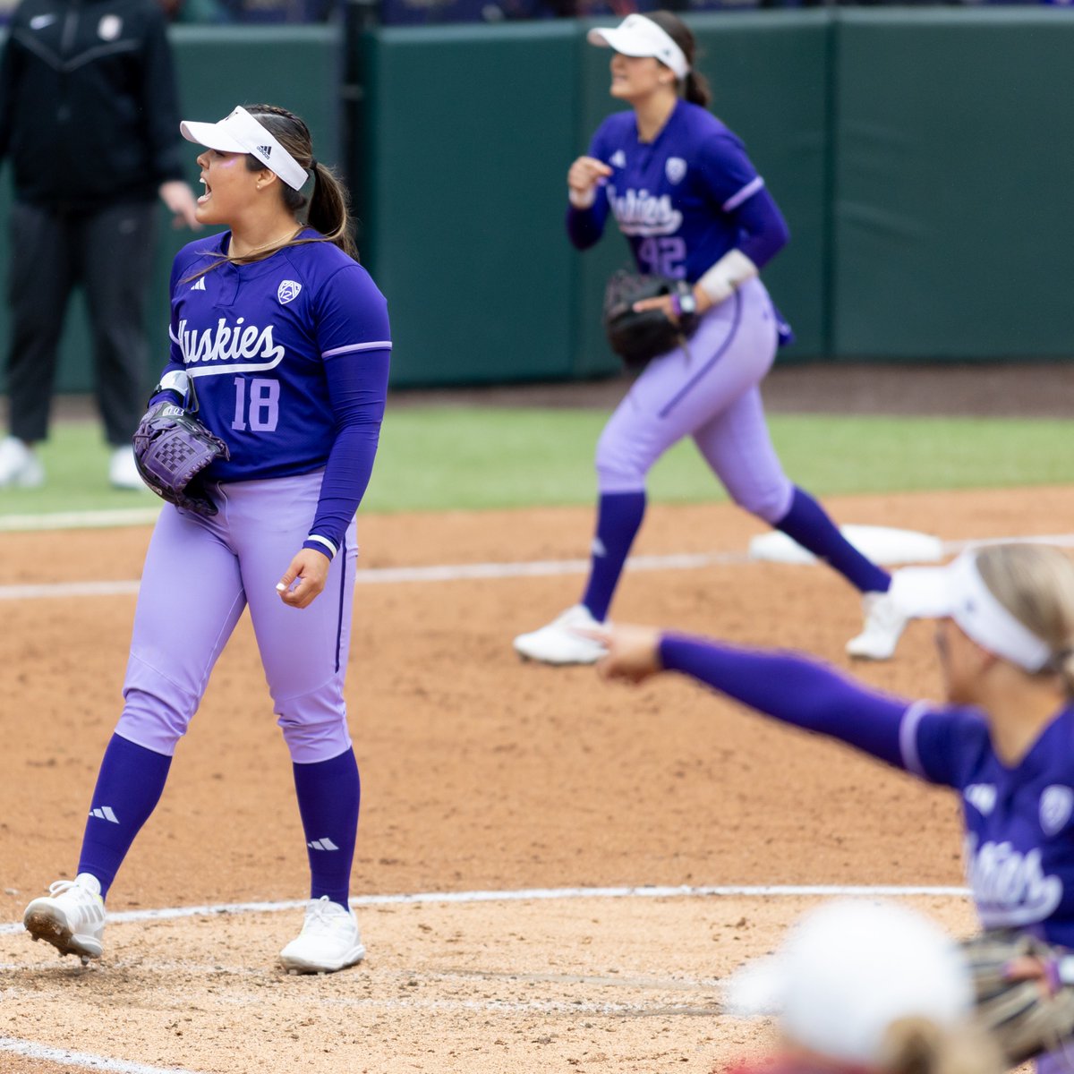 RECAP | No. 8 Washington picked up its 10th win over a ranked opponent to even series against No. 7 Stanford >> gohski.es/3UlpTeY #MightyAreTheWomen