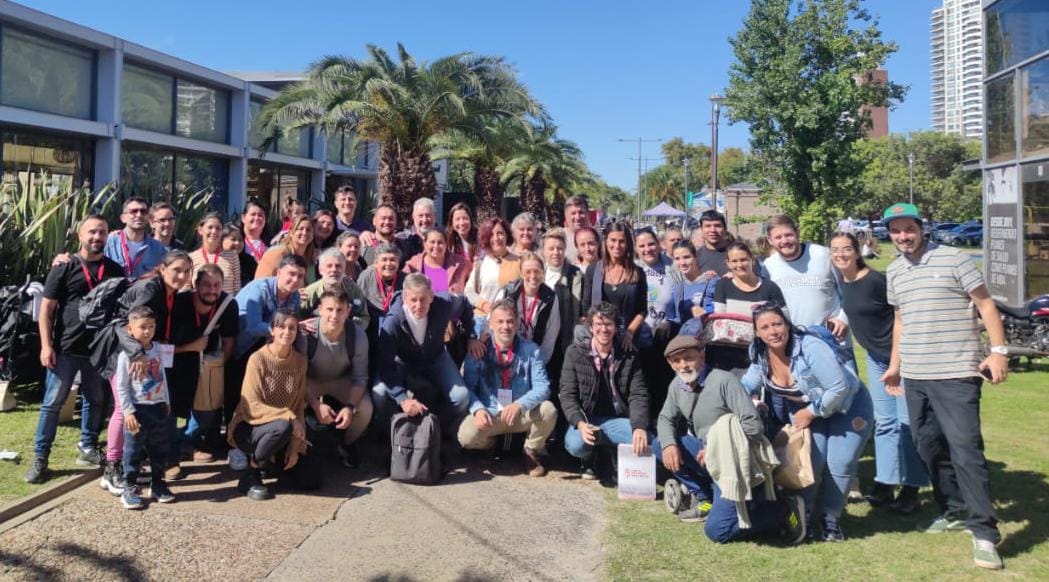mariano_granato's tweet photo. Gran encuentro en Rosario con compañeros y compañeras de toda la provincia.
Una nueva etapa del PS de Sta Fe. Como colectivo asumimos el desafío de construir un horizonte común, transformador, que esté nutrido por las diferentes miradas de todo el territorio.
#SocialismoEnAcción https://t.co/ypGw5nL6Fd