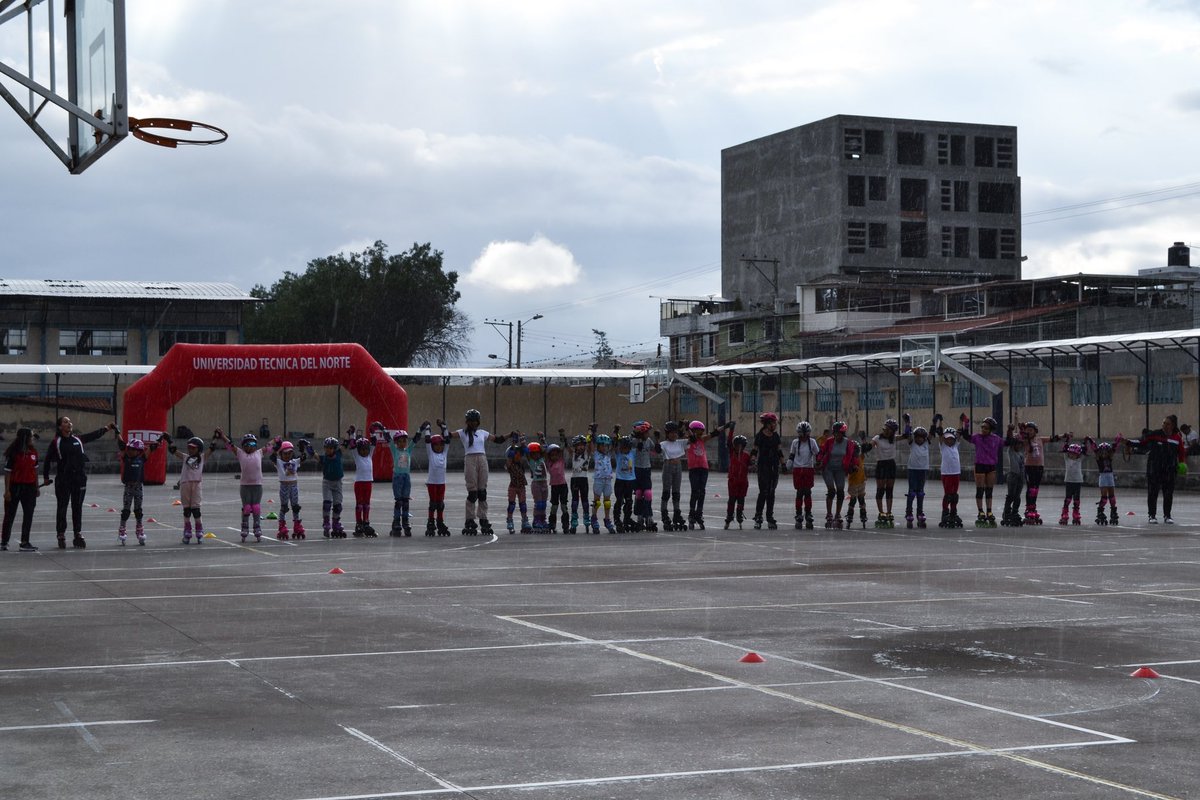 En los clubes deportivos UTN en lo que trabajamos también es en ratificar lo que los papitos enseñan en sus casas, los valores.
Los niños también deben aprender esto, que debemos sentir el nombre y la querencia a nuestra querida y gloriosa Universidad Técnica del Norte.